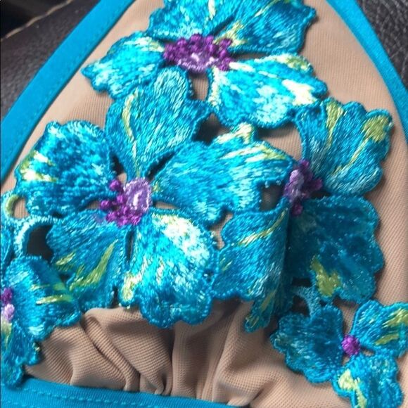 Beach Bunny Turquoise Tigerlily Bikini Top - Picture 4 of 6